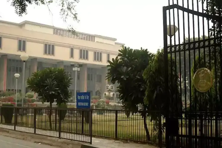 Letter warns of bomb threat, Delhi High Court proceedings distrupted: Sources