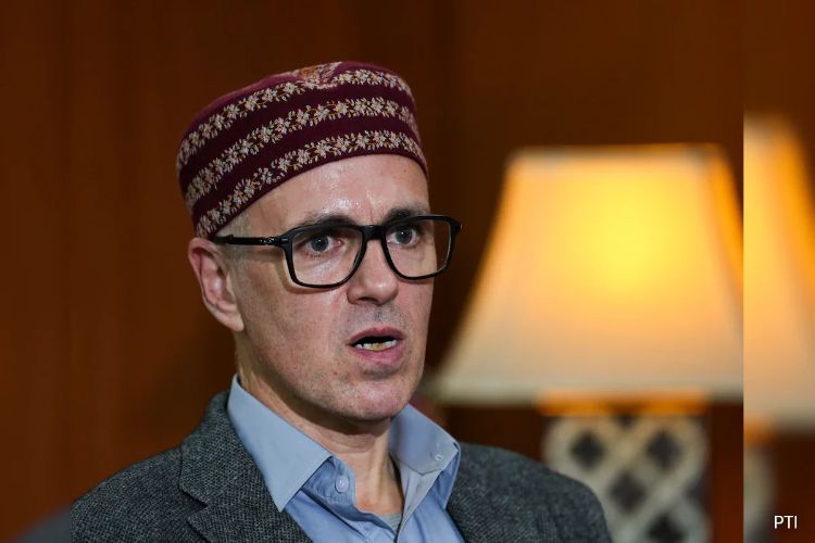 Omar Abdullah thanked Maharashtra for its contribution in flood relief in Jammu and Kashmir