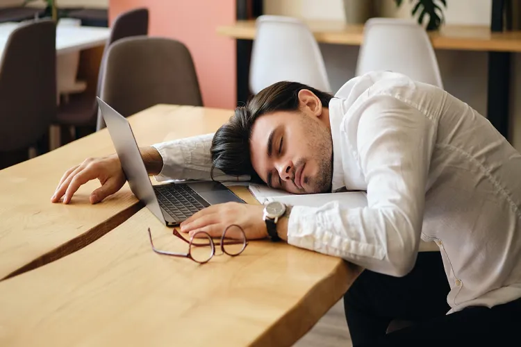 Is sleeping during the day good or bad for health?