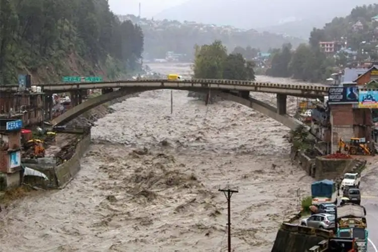 Himachal monsoon havoc: 574 roads shut, 389 transformers and 333 water schemes hit; death toll 394, says SDMA