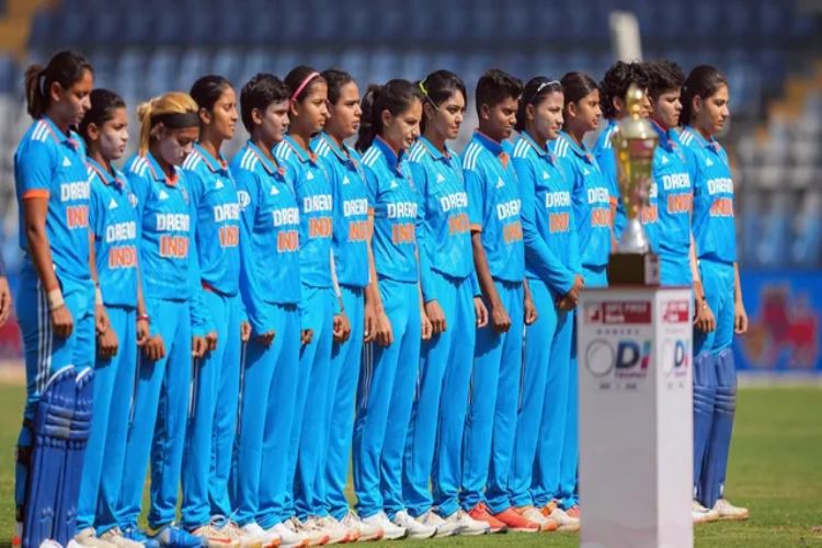 Indian women's cricket team decides to bat first against Australia