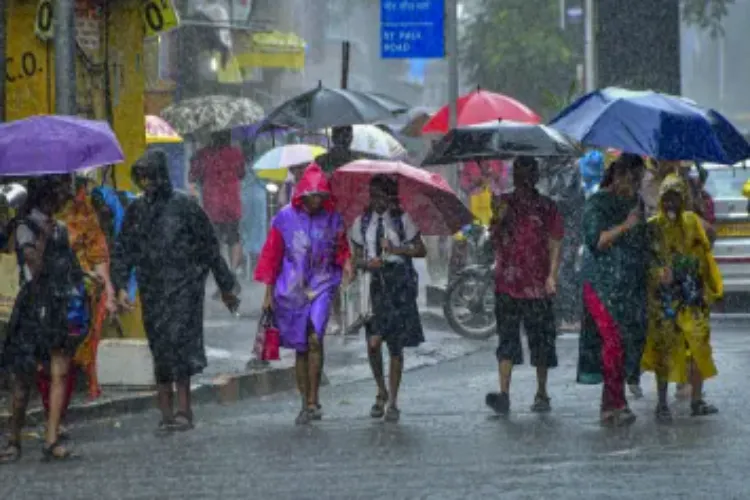 After heavy rain in the morning, the intensity of rain in Mumbai has reduced, 'Orange Alert' issued