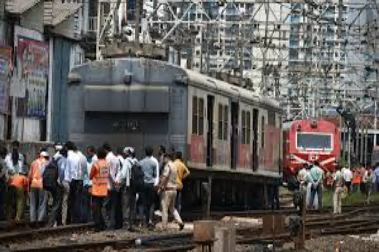 Mumbai: Central Railway suburban services affected due to stoppage of goods train, passengers face inconvenience