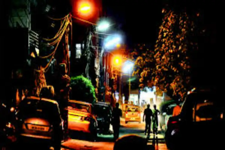 Delhi govt plans full replacement of streetlights with smart LEDs