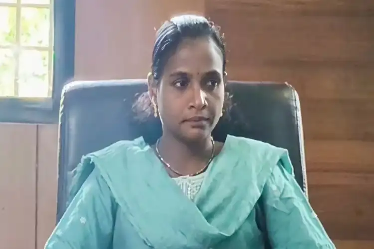 Chhattisgarh: Naxalite woman with 8 lakh bounty surrenders in Gariaband