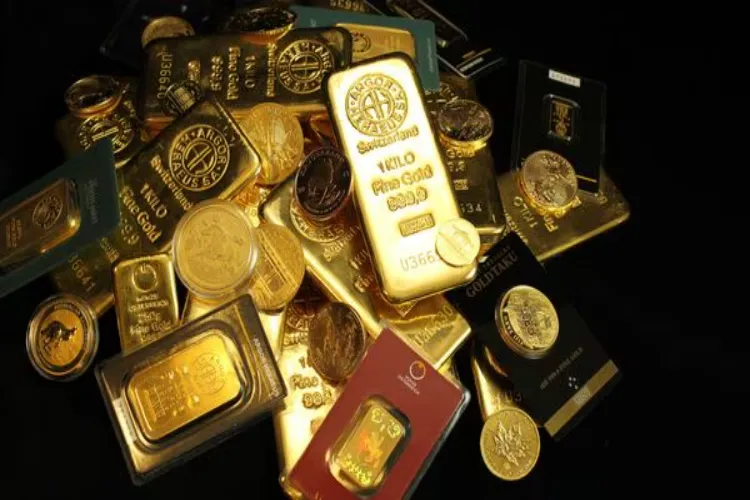 Gold futures hit a new record high on the back of a possible rate cut by the Federal Reserve and a weak dollar