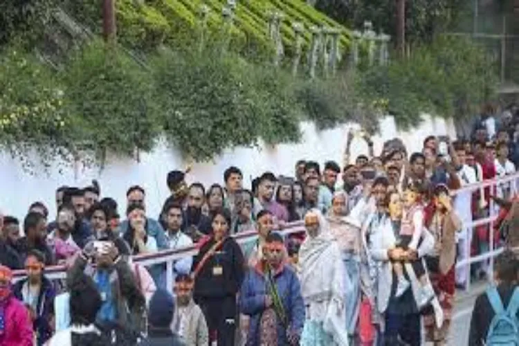 Jammu and Kashmir: Vaishno Devi pilgrimage resumes after 22 days; devotees express joy.