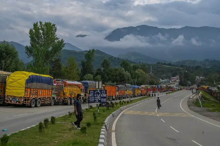 Srinagar-Jammu national highway reopens for heavy vehicles after three weeks
