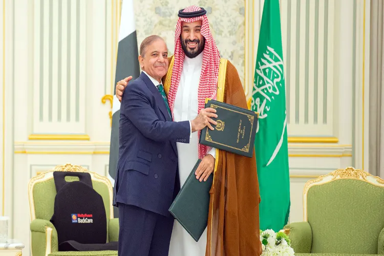 Saudi Arabia and nuclear-armed Pakistan sign major defense agreement, marking a new turn in regional security.
