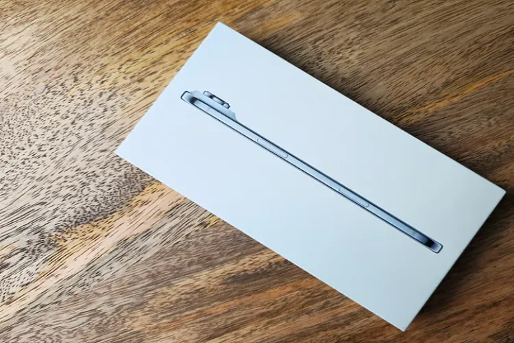 The iPhone 17 Air has a fantastic ultra-thin design, but the iPhone 17 is still the best option.