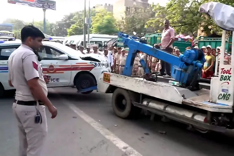 Police vehicle collides with tea stall in Delhi, one person dead