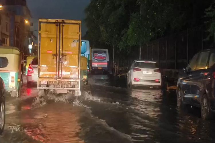 Overnight rain floods Bengaluru, more rain forecast