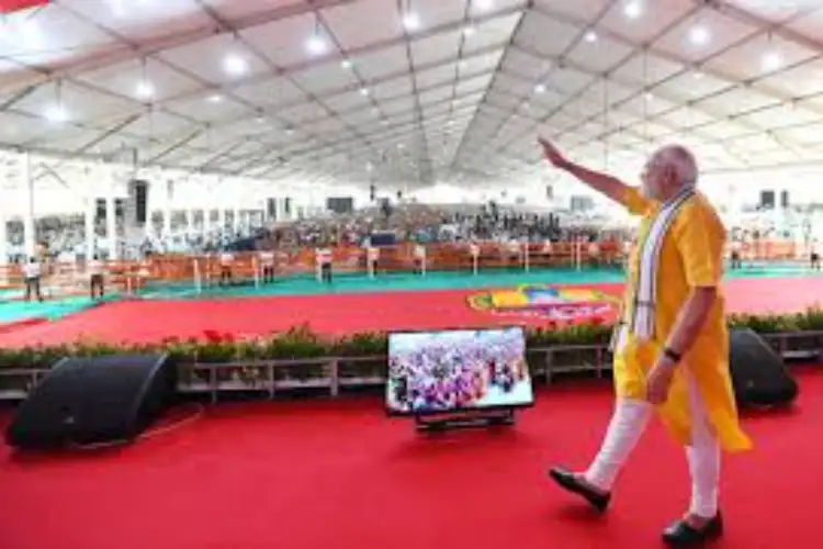 PM Modi holds roadshow in Bhavnagar