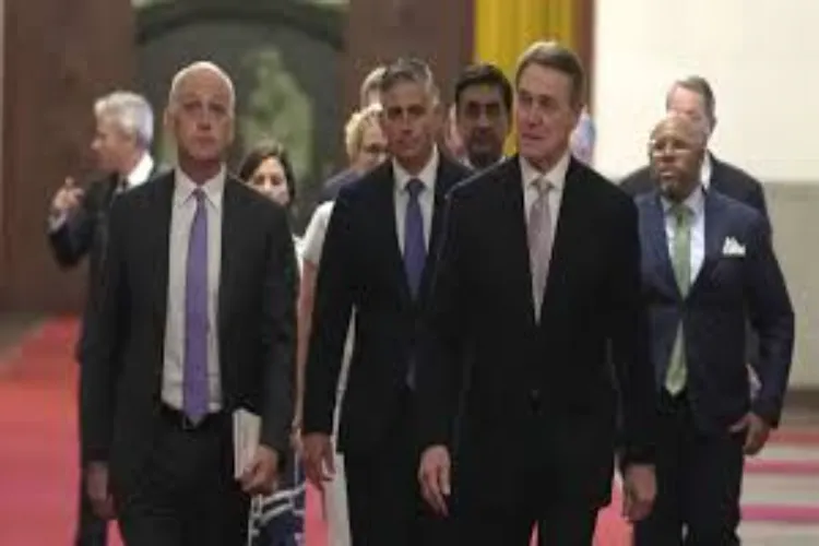 US lawmakers urged China to increase military dialogue during their visit.
