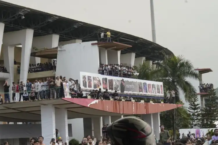 Emotional fans queue up to bid tearful goodbye to Zubeen Garg, one says, 