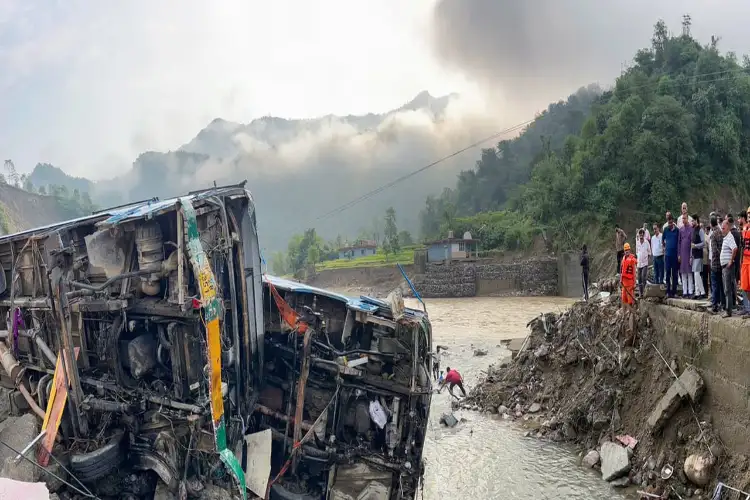 Himachal Monsoon death toll reaches 451; 262 rain-related and 189 road accident deaths