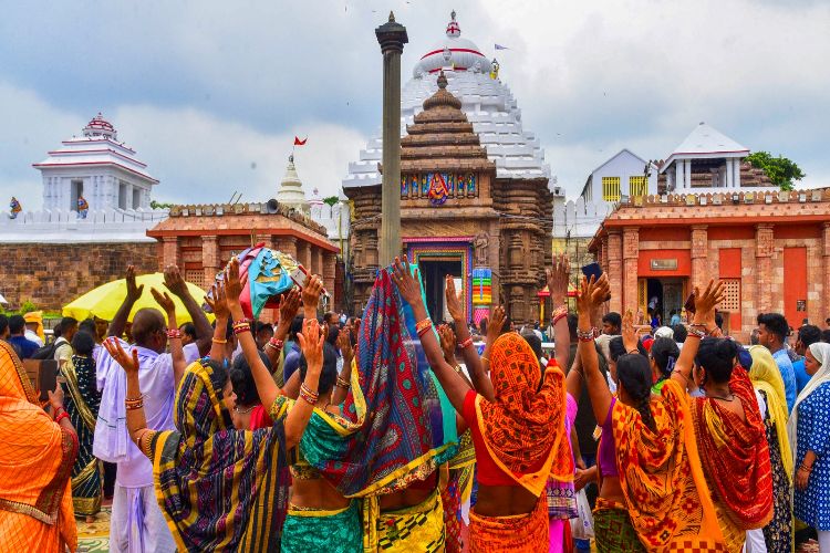 Jagannath Temple closed for devotees, valuables of the deity being shifted to 'Ratna Bhandaar'