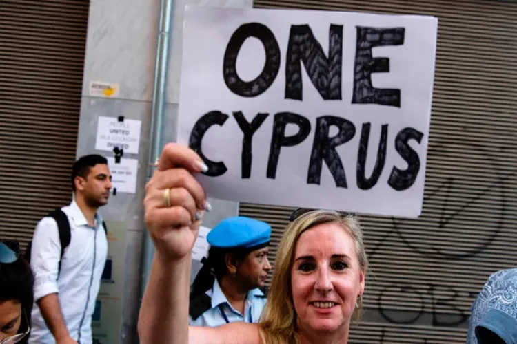 Cyprus government clarifies: Anti-Israel slogans are illegal, they will be removed everywhere