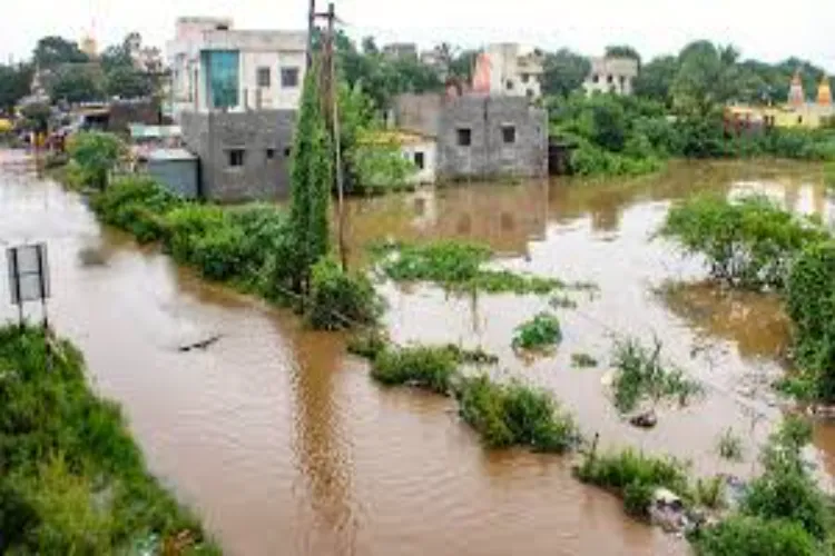 Torrential rains in Marathwada region cause 8 deaths and flood several villages.