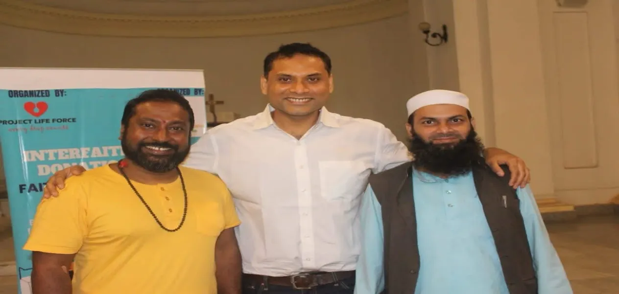 Amid the mosque-temple debate, Owais Aslam unites hearts.