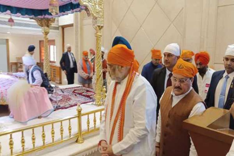 Amit Shah visits Kalighat Temple in Kolkata, offers prayers