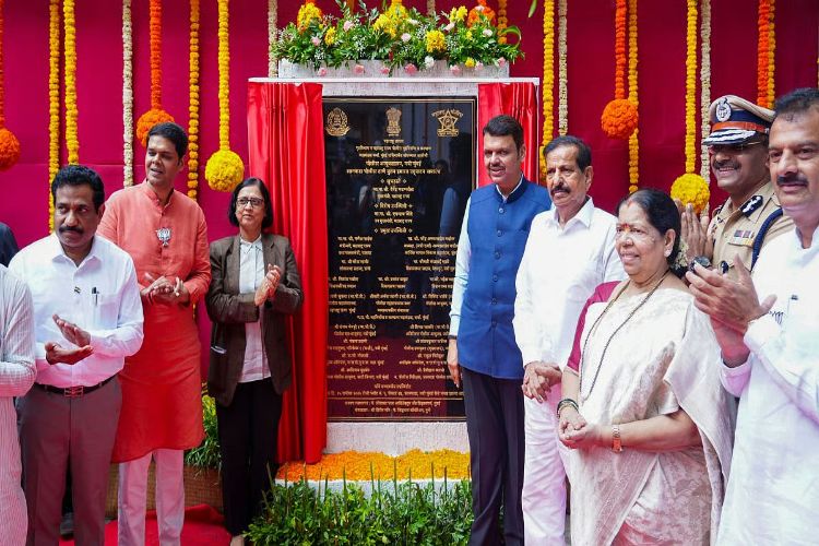 Fadnavis inaugurated the new building of Sanpada police station in Navi Mumbai.