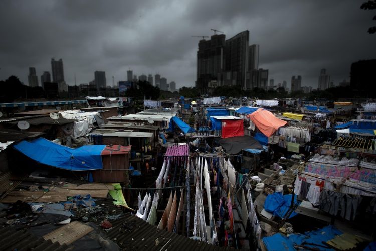 Slum dwellers protest against mobile tower in Mumbai; suburban train halted