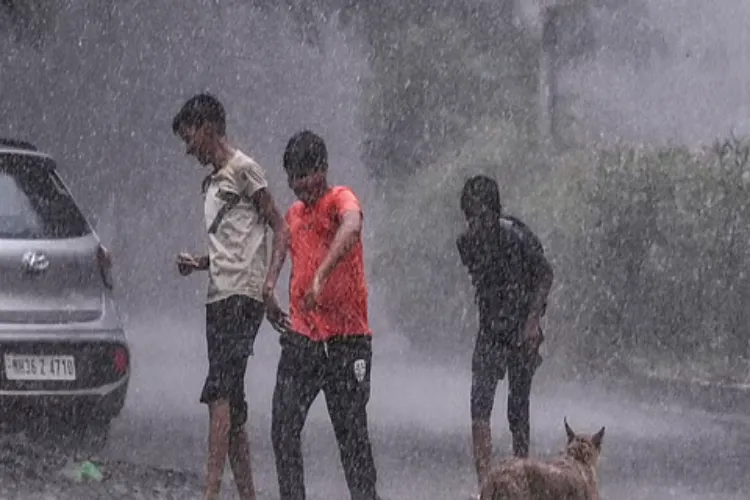 Heavy rains in Marathwada: Several villages cut off, roads submerged