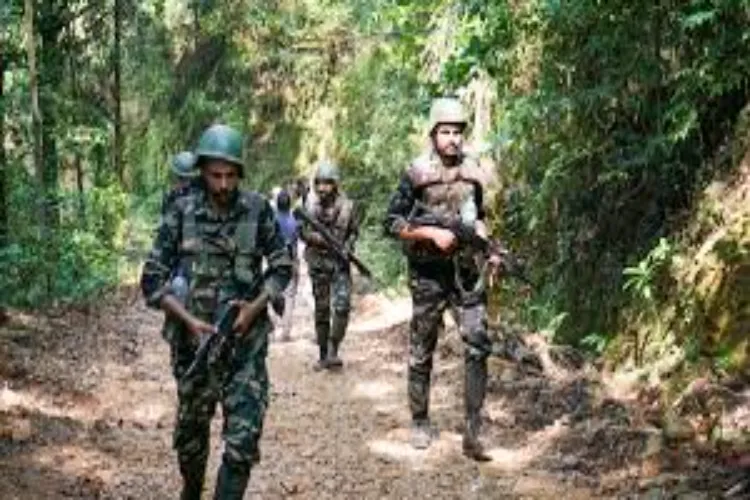 Chhattisgarh: Encounter with security forces in Kanker; three Naxalites with a reward of 1.4 million rupees killed.