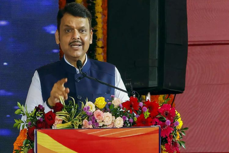 Fadnavis reviews relief operations, asks for evacuation of people from sensitive areas