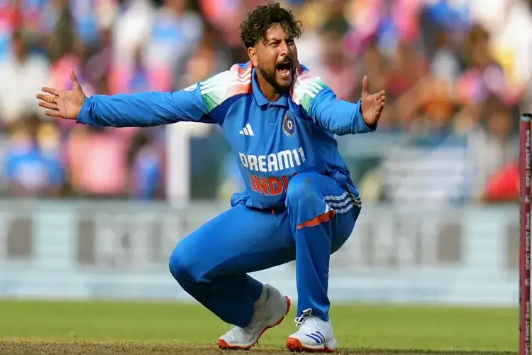 Kuldeep's spin magic: India restricts Pakistan to 146 in Asia Cup final