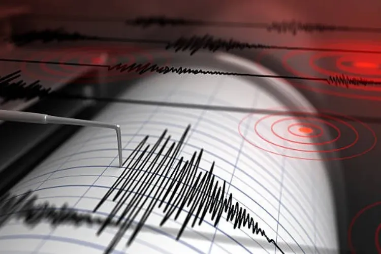 A 5.4 magnitude earthquake struck northwestern Turkey, prompting people to flee their homes.