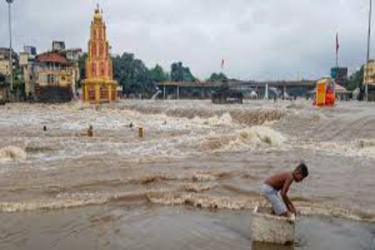 Floodwaters in Krishna, Godavari rivers steady, level 2 alert at Prakasam barrage