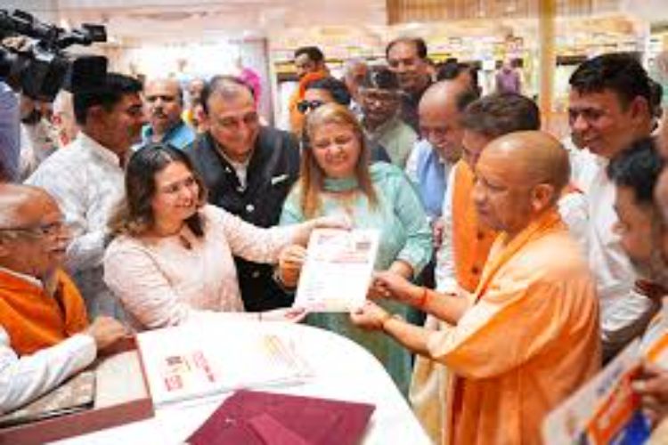 Yogi Adityanath visits Ada Designer Chikan Studio