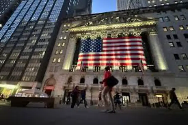 World shares trade mostly higher after Wall Street snaps its 3-day losing streak