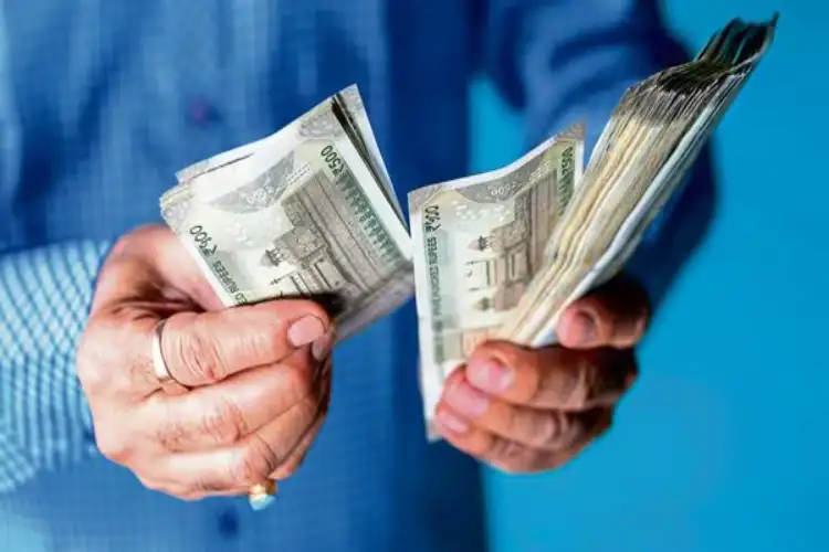 The Centre has increased dearness allowance by three per cent, benefiting 1.18 crore employees and pensioners.