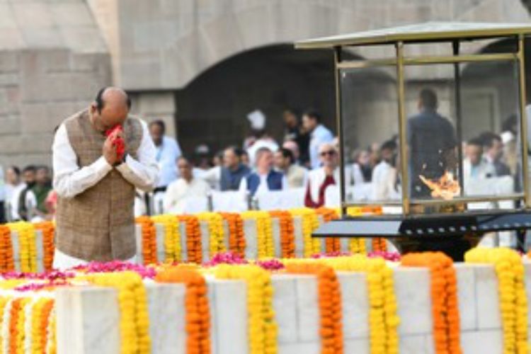 Kerala Governor, Chief Minister pay tribute to Mahatma Gandhi on his 156th birth anniversary
