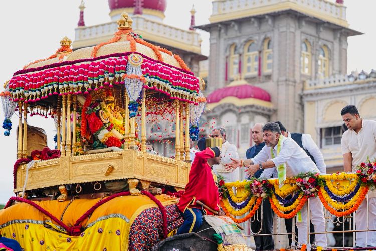 Karnataka: Mysuru Dussehra concludes with grand procession