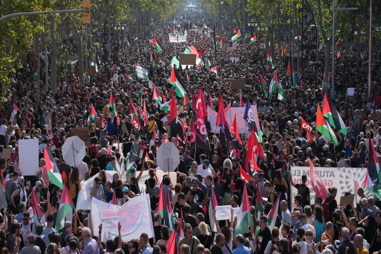 Thousands protest in Barcelona against the Gaza War, with crowds also gathering in Rome and Lisbon.