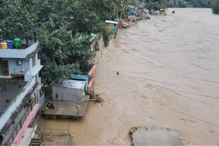 Darjeeling: West Bengal Police, NDRF on war footing as heavy rain triggers landslides