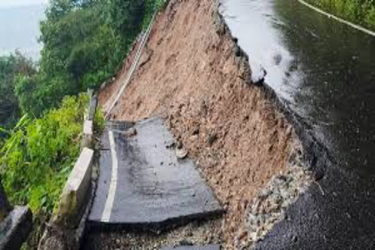 Death toll in Darjeeling landslide rises to 24, several missing; rescue operation underway
