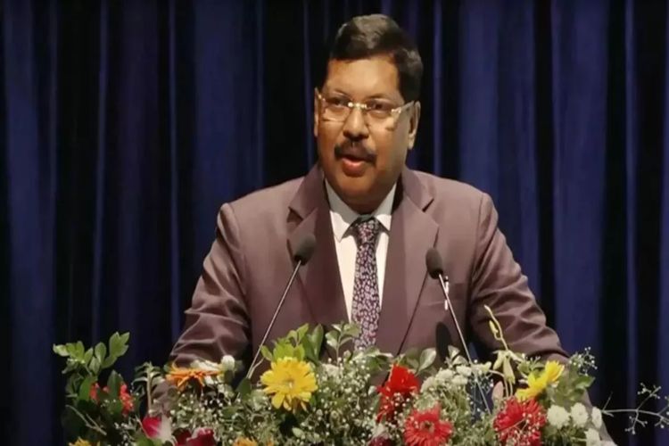 BCI suspends lawyer who attempted to throw shoe at CJI