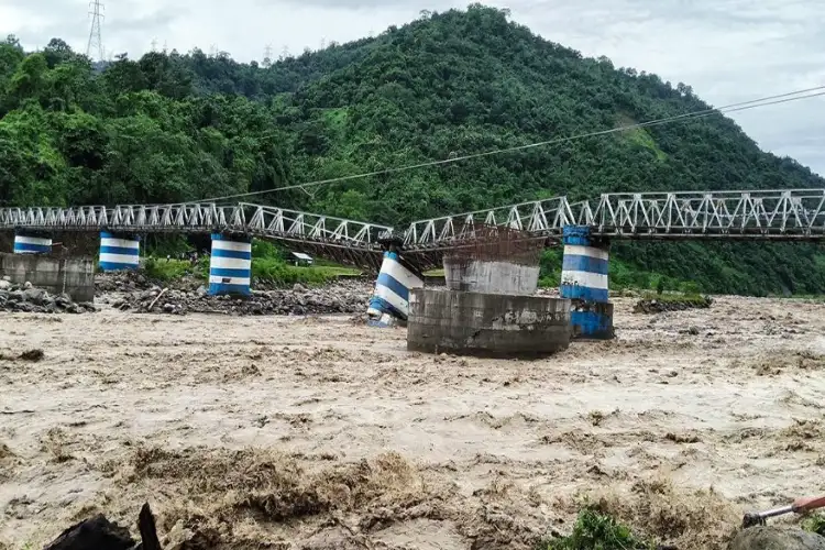 Mamata, Rijiju to visit landslide-hit areas of Darjeeling