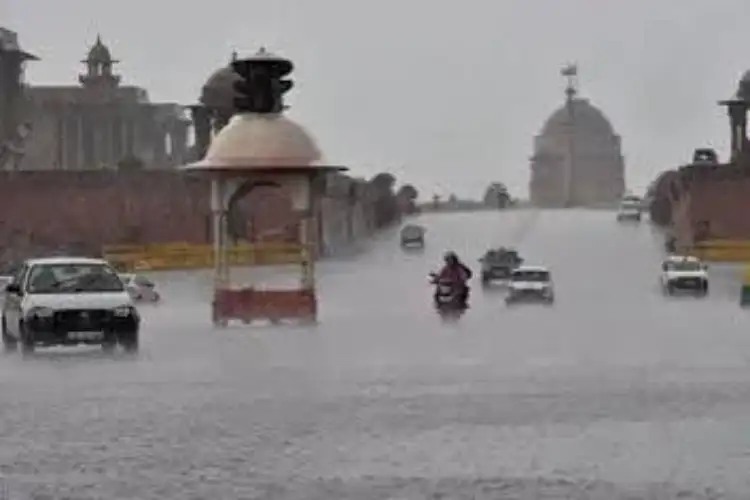 Delhi: Rain lashes several parts of National Capital Region