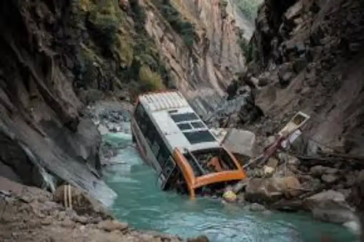 10 dead, several injured as bus hit by landslide in Bilaspur in Himachal; Chief Minister expresses grief