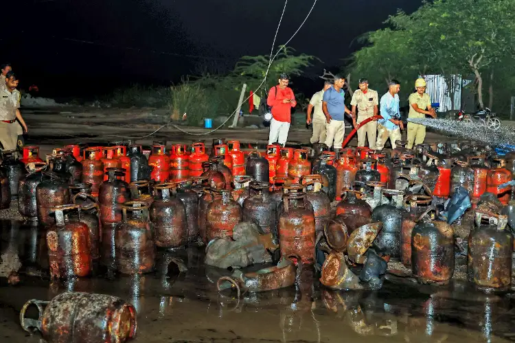 Massive blaze on Jaipur-Ajmer highway as over 40 gas cylinders explode after road crash