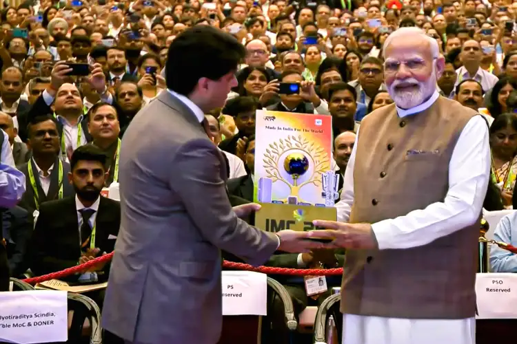 YSRCP Chief Jagan Mohan Reddy congratulates PM Modi on completing 25 years in public office