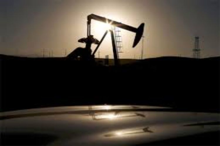 Crude oil futures fall amid weak spot demand