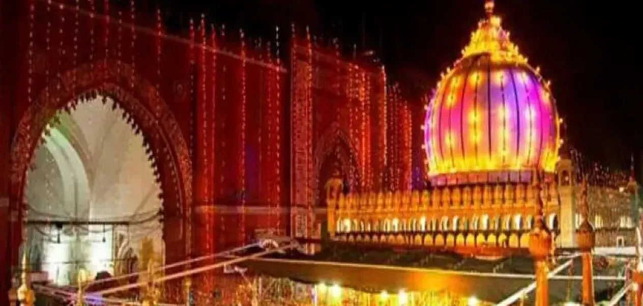 Hazrat Nizamuddin Auliya remained a monk even among the Sultans.