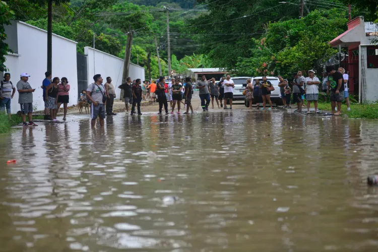 Heavy rains wreak havoc in Mexico: 41 dead in floods and landslides